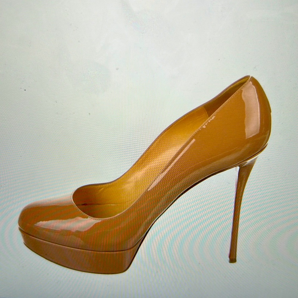 CHRISTIAN LOUBOUTIN Patent Leather Pumps Size 11 (runs small)